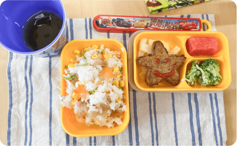 給食（お弁当も可）